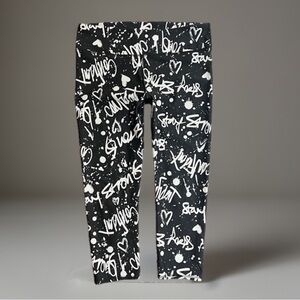 FABLETICS DEMI LOVATO DESIGNER • sz M black and white cropped graffiti leggings
